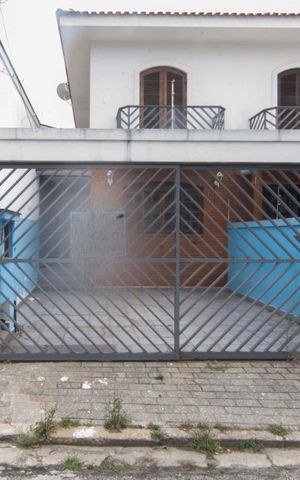 Casa à venda com 130m², 3 quartos e 2 vagasFachada