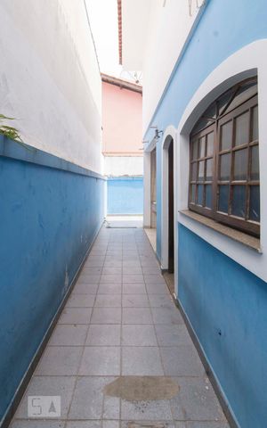 Casa à venda com 130m², 3 quartos e 2 vagasCorredor