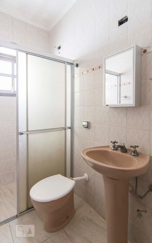 Casa à venda com 130m², 3 quartos e 2 vagasBanheiro