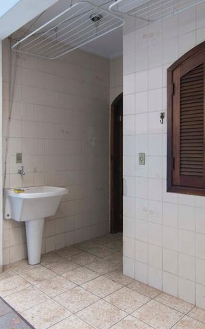 Casa à venda com 130m², 3 quartos e 2 vagasLavanderia