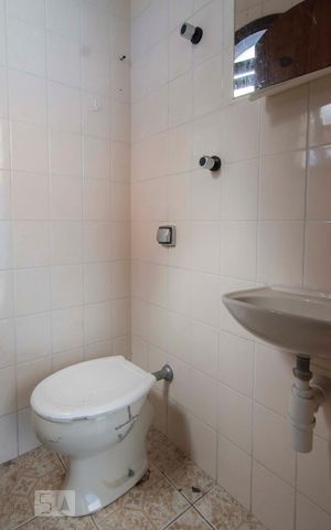 Casa à venda com 130m², 3 quartos e 2 vagasBanheiro de Serviço