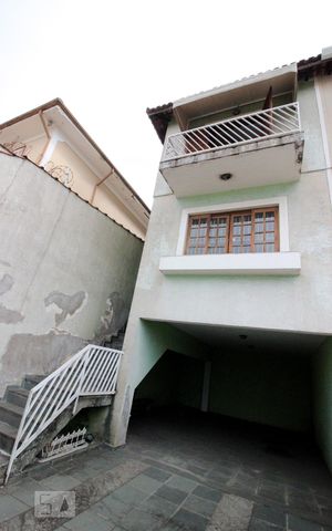 Casa à venda com 360m², 3 quartos e 4 vagasFachada