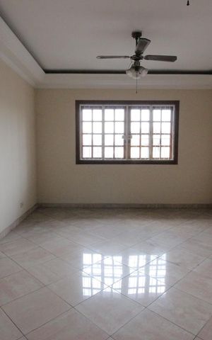 Casa à venda com 360m², 3 quartos e 4 vagasSala