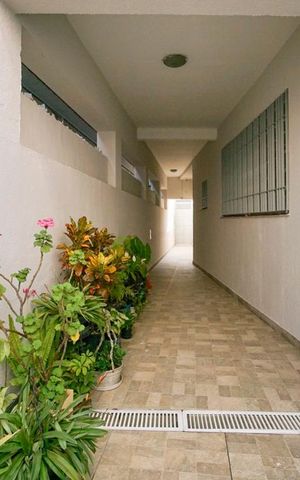 Casa para alugar com 74m², 2 quartos e sem vaga Casa para alugar com 74m², 2 quartos e sem vagaCorredor de entrada