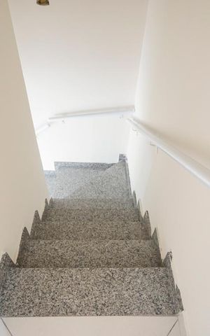 Casa para alugar com 74m², 2 quartos e sem vaga Casa para alugar com 74m², 2 quartos e sem vagaEscada