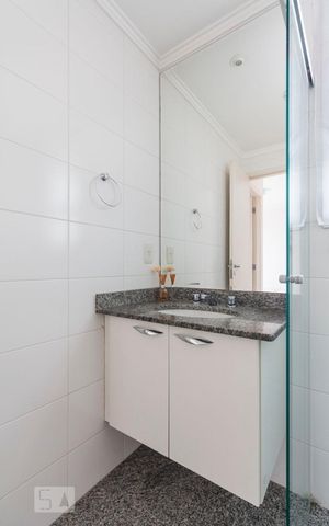 Apartamento à venda com 68m², 2 quartos e 2 vagasBanheiro SocialBanheiro Social