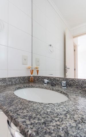 Apartamento à venda com 68m², 2 quartos e 2 vagasBanheiro Social