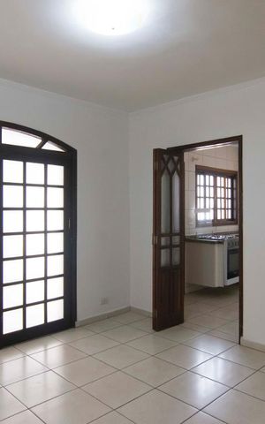 Casa à venda com 400m², 3 quartos e 4 vagasCopa