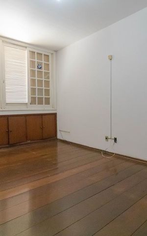 Casa à venda com 438m², 5 quartos e sem vaga Casa à venda com 438m², 5 quartos e sem vagaQuarto 03