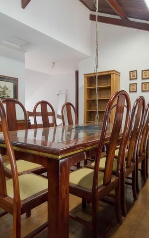 Casa à venda com 438m², 5 quartos e sem vaga Casa à venda com 438m², 5 quartos e sem vagaSala de TV