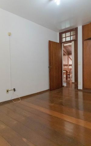 Casa à venda com 438m², 5 quartos e sem vaga Casa à venda com 438m², 5 quartos e sem vagaQuarto 03
