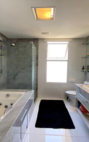 Apartamento à venda com 194m², 3 quartos e 4 vagasBanheiro 2 suíte