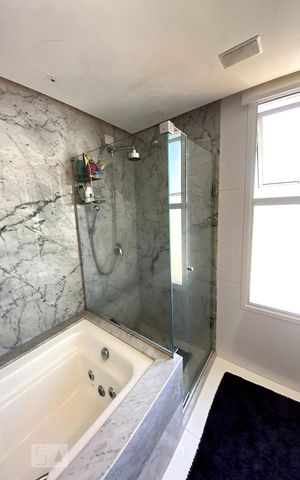 Apartamento à venda com 194m², 3 quartos e 4 vagasBanheiro 2 suíte