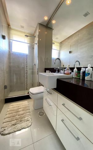 Apartamento à venda com 194m², 3 quartos e 4 vagasBanheiro 1 suíte