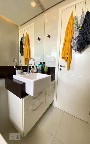 Apartamento à venda com 194m², 3 quartos e 4 vagasBanheiro 1 suíte