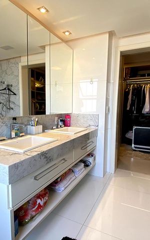 Apartamento à venda com 194m², 3 quartos e 4 vagasBanheiro 2 suíte