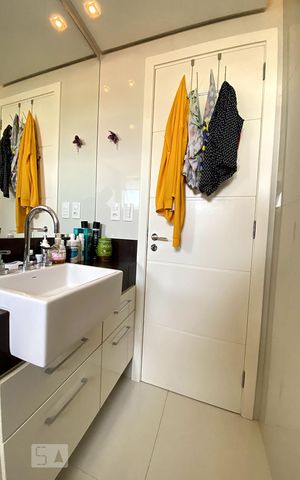 Apartamento à venda com 194m², 3 quartos e 4 vagasBanheiro 1 suíte