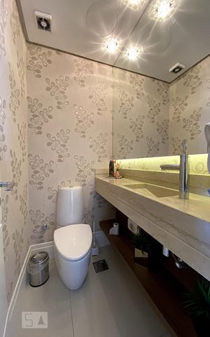 Apartamento à venda com 194m², 3 quartos e 4 vagasBanheiro 3 suíte