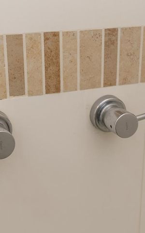 Apartamento para alugar com 80m², 2 quartos e sem vagaDetalhe banheiro