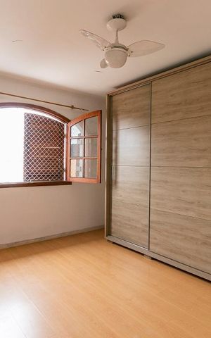 Casa à venda com 200m², 3 quartos e 5 vagasSuíte
