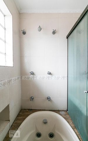 Casa à venda com 200m², 3 quartos e 5 vagasBanheiro da Suíte