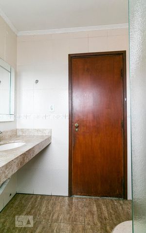 Casa à venda com 200m², 3 quartos e 5 vagasBanheiro da Suíte