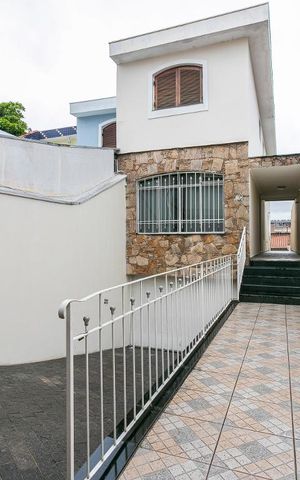 Casa à venda com 200m², 3 quartos e 5 vagasFachada