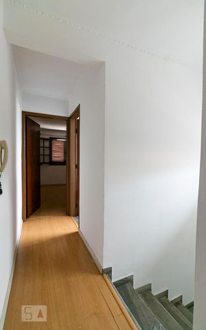 Casa à venda com 200m², 3 quartos e 5 vagasCorredor