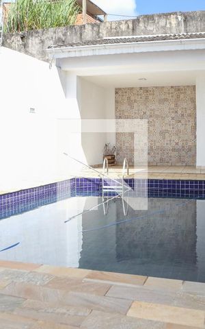 Casa à venda com 390m², 3 quartos e 3 vagas Casa à venda com 390m², 3 quartos e 3 vagasPiscina e Churrasqueira