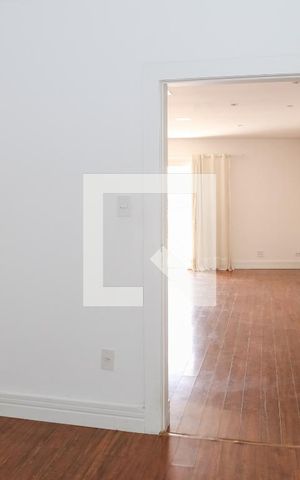 Casa à venda com 390m², 3 quartos e 3 vagas Casa à venda com 390m², 3 quartos e 3 vagasBanheiro da Suíte 1