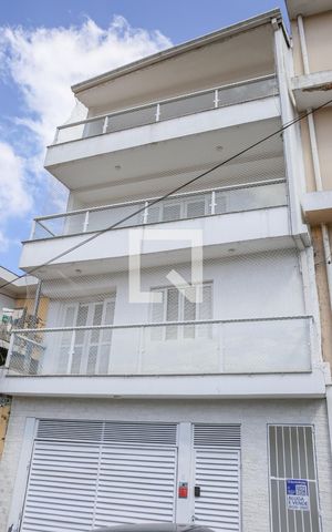 Casa à venda com 390m², 3 quartos e 3 vagas Casa à venda com 390m², 3 quartos e 3 vagasFachada