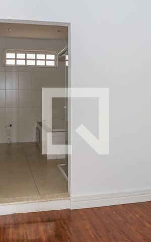 Casa à venda com 390m², 3 quartos e 3 vagas Casa à venda com 390m², 3 quartos e 3 vagasBanheiro da Suíte 1