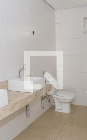 Casa à venda com 390m², 3 quartos e 3 vagas Casa à venda com 390m², 3 quartos e 3 vagasBanheiro da Suíte 1