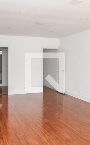 Casa à venda com 390m², 3 quartos e 3 vagas Casa à venda com 390m², 3 quartos e 3 vagasSuíte 1