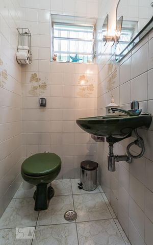 Casa para alugar com 250m², 4 quartos e 2 vagasLavabo