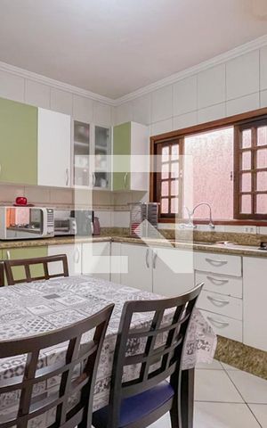 Casa à venda com 135m², 3 quartos e 2 vagas Casa à venda com 135m², 3 quartos e 2 vagasCozinha