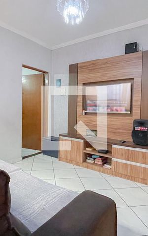 Casa à venda com 135m², 3 quartos e 2 vagas Casa à venda com 135m², 3 quartos e 2 vagasSala
