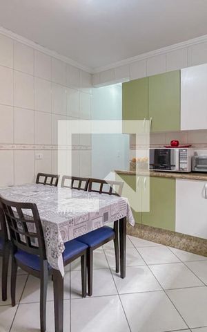 Casa à venda com 135m², 3 quartos e 2 vagas Casa à venda com 135m², 3 quartos e 2 vagasCozinha