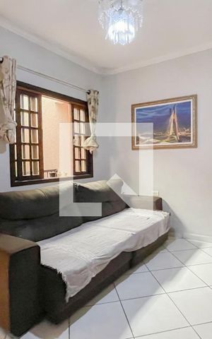 Casa à venda com 135m², 3 quartos e 2 vagas Casa à venda com 135m², 3 quartos e 2 vagasSala