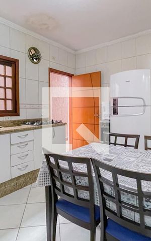 Casa à venda com 135m², 3 quartos e 2 vagas Casa à venda com 135m², 3 quartos e 2 vagasCozinha