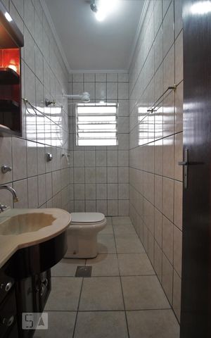 Casa para alugar com 121m², 3 quartos e 2 vagasBanheiro da suíte