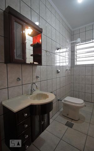 Casa para alugar com 121m², 3 quartos e 2 vagasBanheiro da suíte