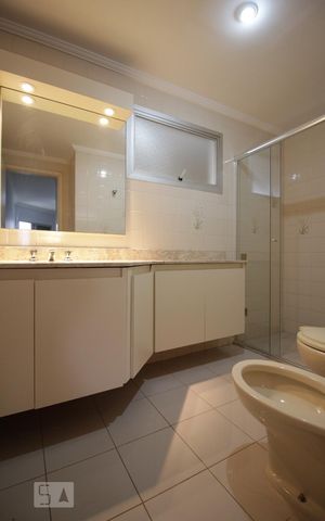 Apartamento à venda com 435m², 4 quartos e 3 vagasBanheiro da suíte