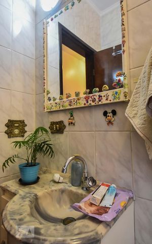 Casa à venda com 125m², 3 quartos e 2 vagasBanheiro 02