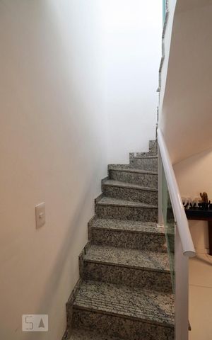 Apartamento para alugar com 142m², 3 quartos e 2 vagasEscada