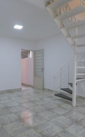 Casa à venda com 300m², 3 quartos e 2 vagas Casa à venda com 300m², 3 quartos e 2 vagasSala