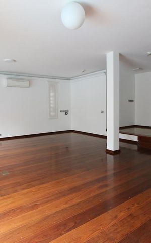 Casa à venda com 485m², 4 quartos e 7 vagassala