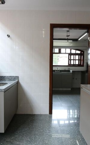Casa à venda com 485m², 4 quartos e 7 vagasarea de serviço