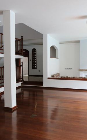 Casa à venda com 485m², 4 quartos e 7 vagassala