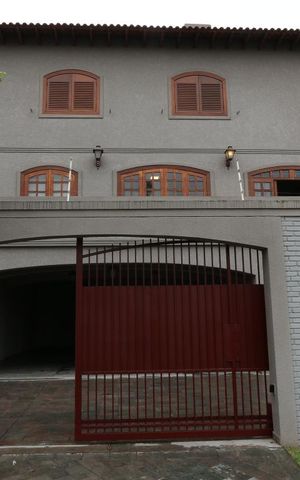 Casa à venda com 485m², 4 quartos e 7 vagasFachada